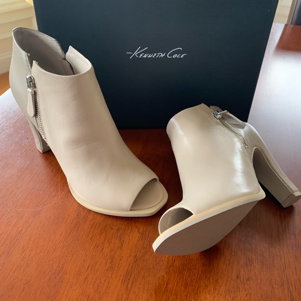 Kennth Cole 2 toned sandals